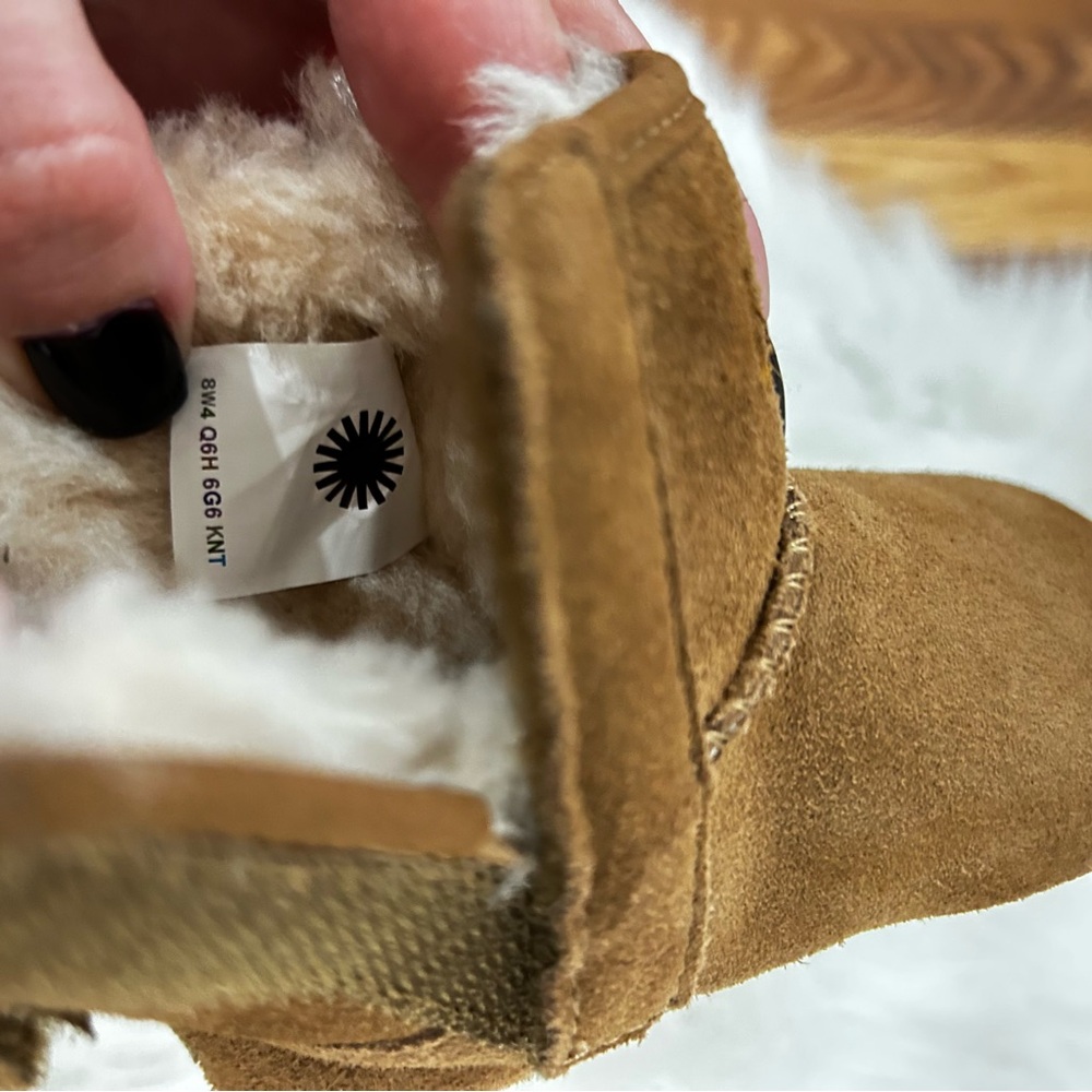 UGG Baby Booties – Chestnut Suede Shearling (Infant Size 2/3) - Picture 7 of 9